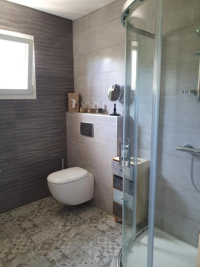 Le Coeur De La Petite Cisse Bed & Breakfast Monteaux ภายนอก รูปภาพ