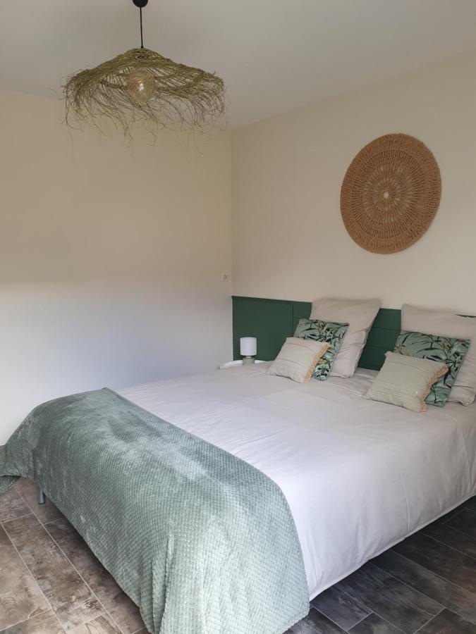 Le Coeur De La Petite Cisse Bed & Breakfast Monteaux ภายนอก รูปภาพ