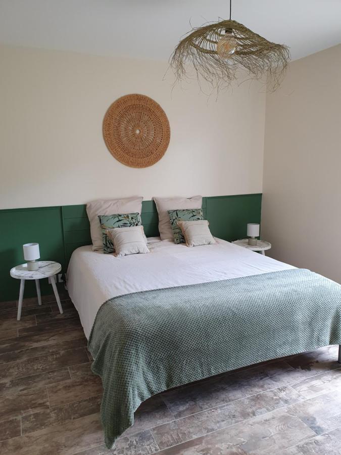Le Coeur De La Petite Cisse Bed & Breakfast Monteaux ภายนอก รูปภาพ