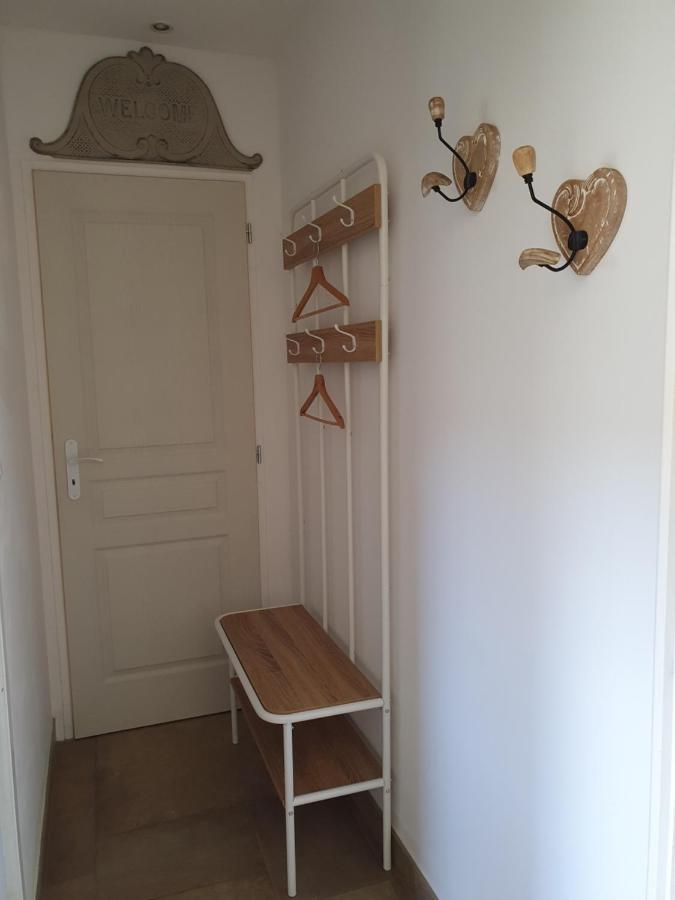 Le Coeur De La Petite Cisse Bed & Breakfast Monteaux ภายนอก รูปภาพ