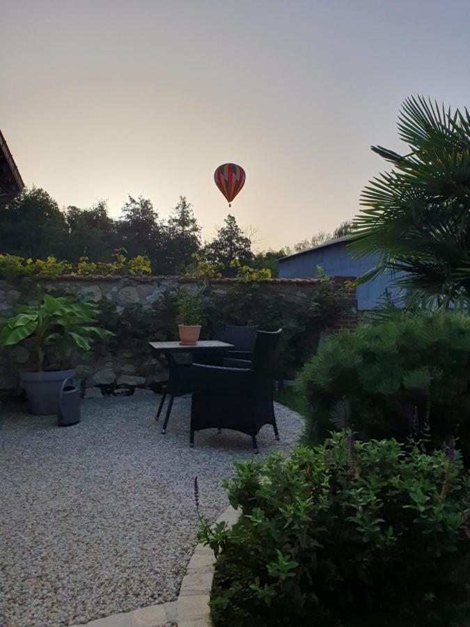 Le Coeur De La Petite Cisse Bed & Breakfast Monteaux ภายนอก รูปภาพ